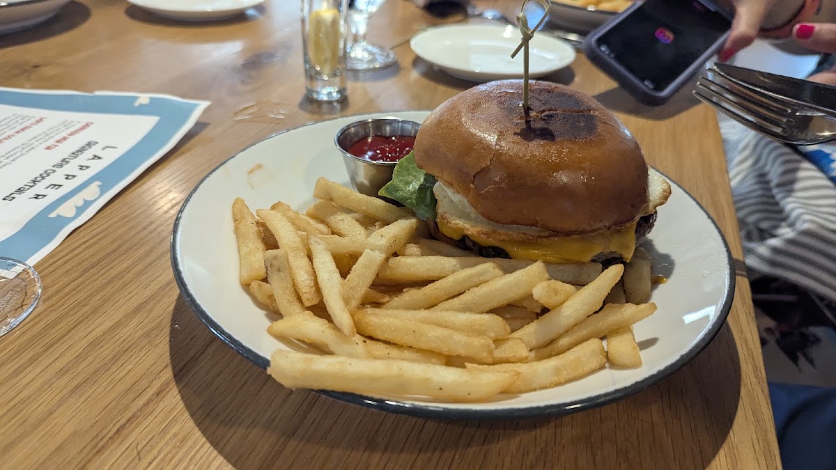 Lapper Sports Bar Kitchen Photos 2